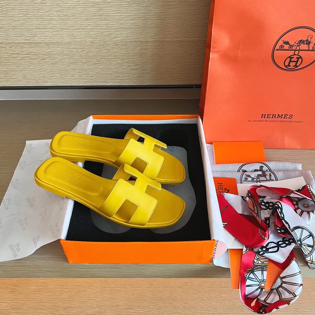 👟👟Ex-factory price 480👟👟Hermès) The packaging has been upgraded, and the layout and workmanship materials have been upgraded. Hermes®🔴Handmade Shoes👟👟 👟👟 Product Hermes Slippers🐎 —————————— The 2023 early spring new model is the same as the original version, purely handmade by masters! ❥High-end customization, exclusive products, industry❥Using: Hermers upper: Italian imported cowhide + original custom-grade Australian sheepskin feet + genuine leather outsole (pursuing walking comfort) 👟👟 ~~〰〰〰〰❥ Packaging: ✔🚦Pay attention to the exclusive packaging 〰Original quality on sale━━━━Hermes━━━━━ size: 35-40 (34.41.42 custom-made, non-refundable)